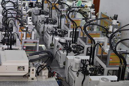 立式注塑機頂針動作異常該如何處理？