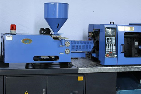 薄壁高速注塑機如何應(yīng)對高溫、高壓環(huán)境？